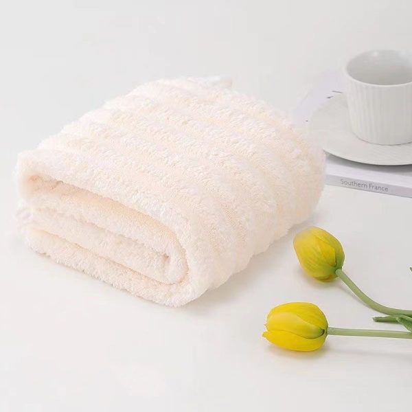 Ultra-Soft Coral Velvet Bath Towel - Super Absorbent, Thick & Cozy For Home And Beach Use